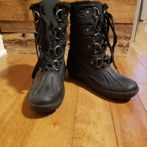 NWOT - Women's winter boots Size 7 - Picture 2 of 4